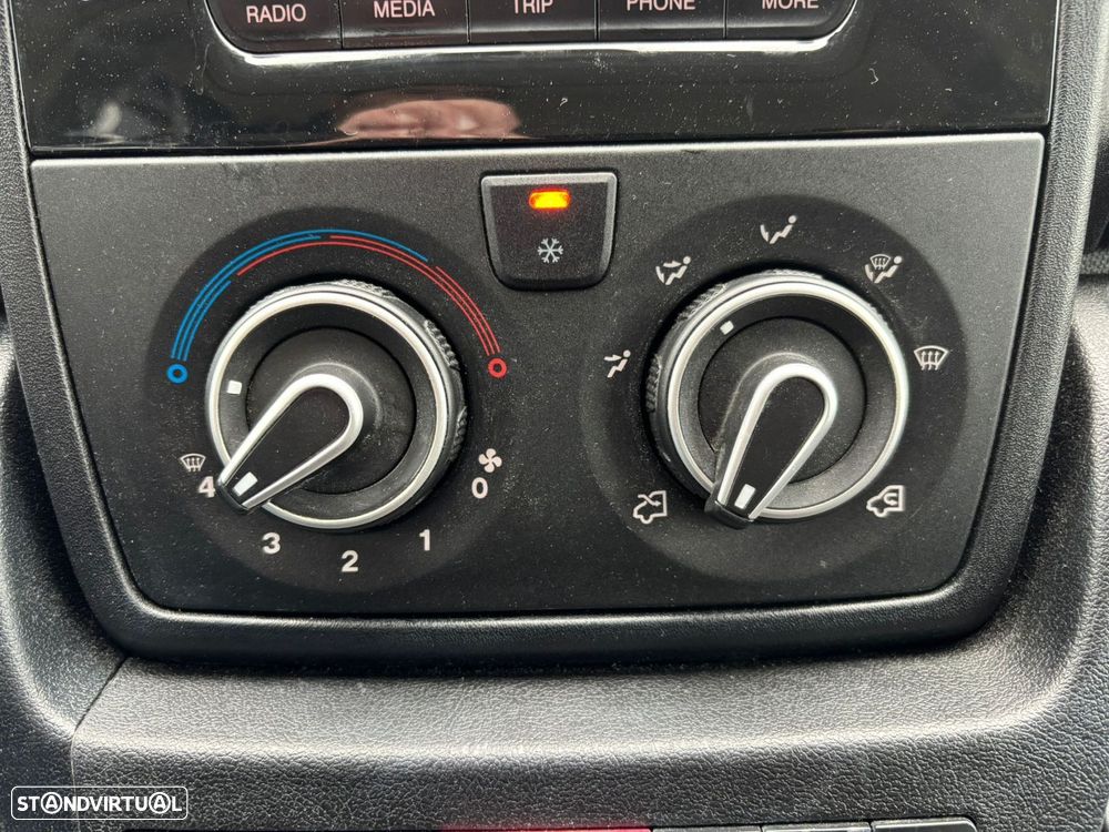 Peugeot Boxer 2.2 BlueHDi 335 L2H2 Premium - AC - IVA DEDUTÍVEL - 35