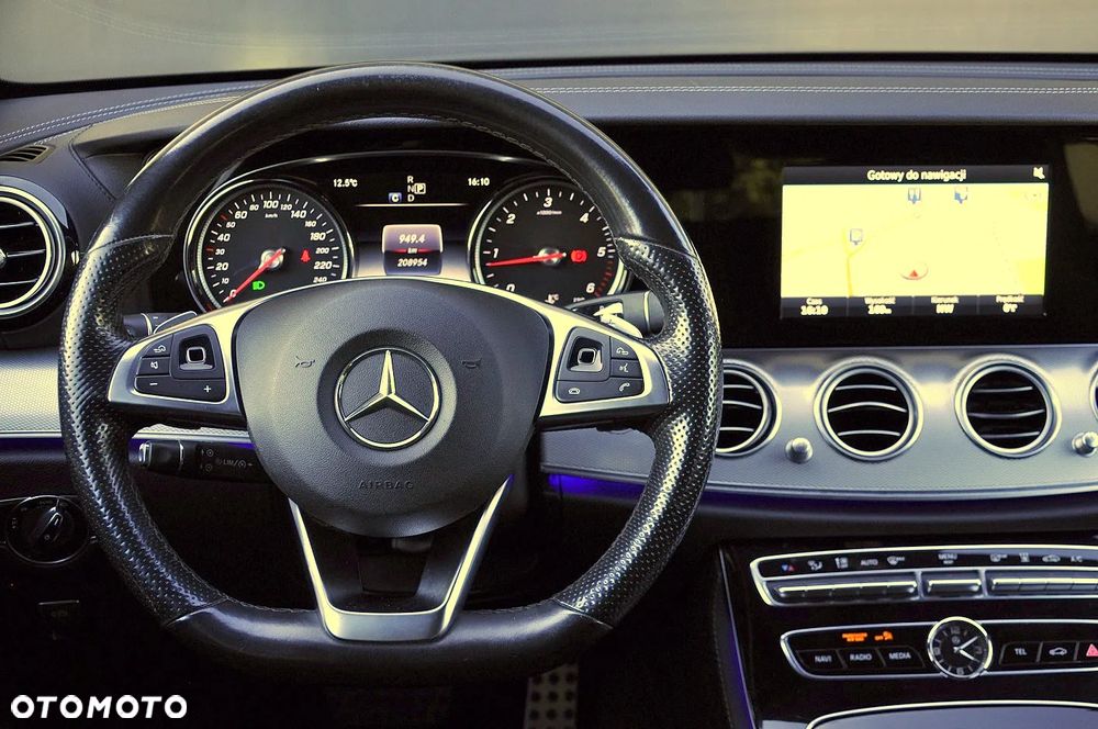 Mercedes-Benz Klasa E 220 d 4Matic T 9G-TRONIC AMG Line - 12