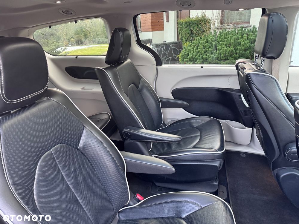 Chrysler Pacifica - 22