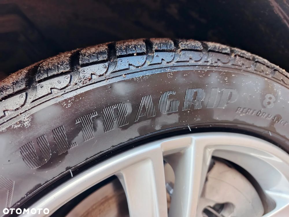 Volvo V90 D5 AWD Momentum - 35