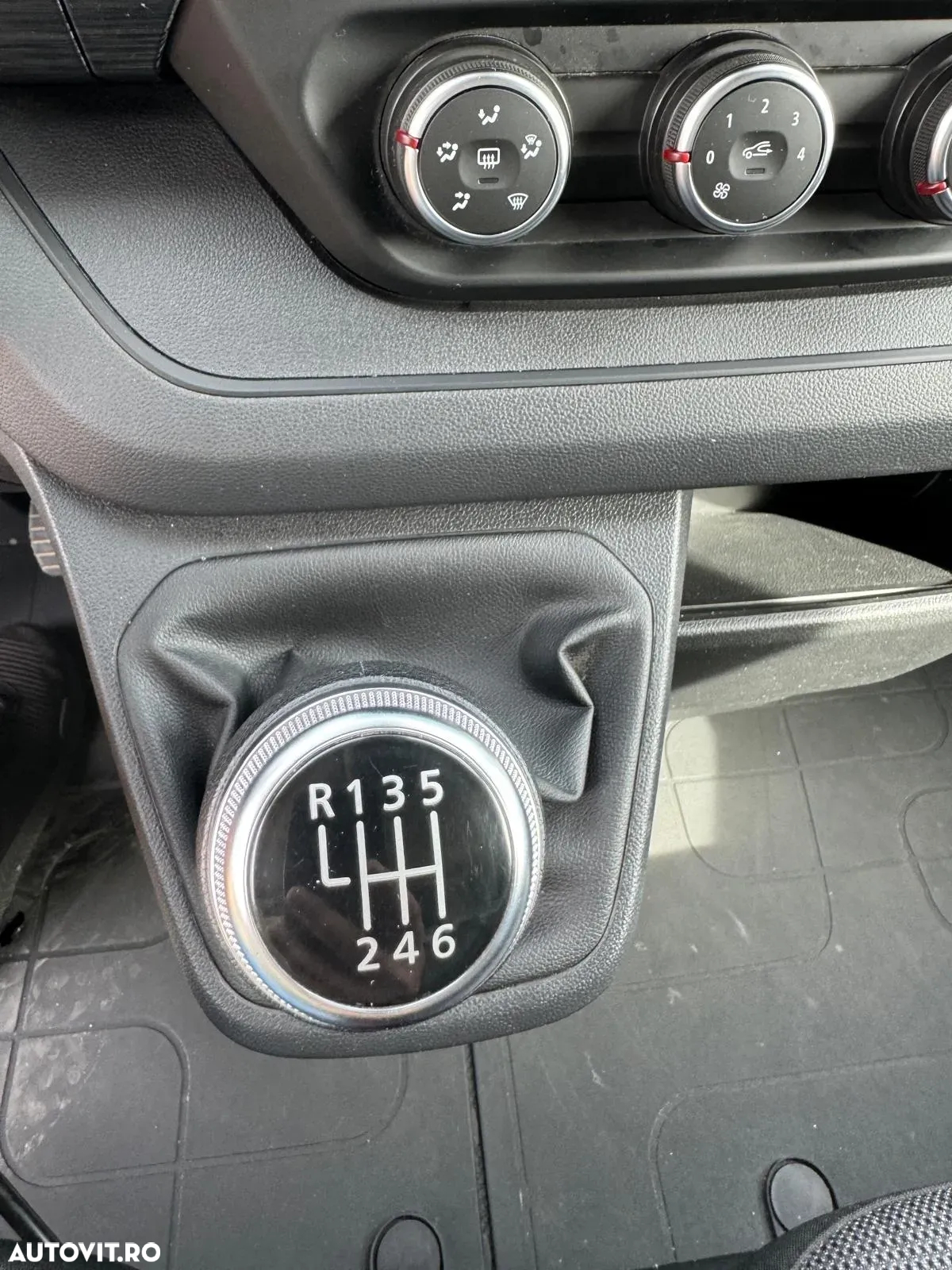 Renault Trafic - 16