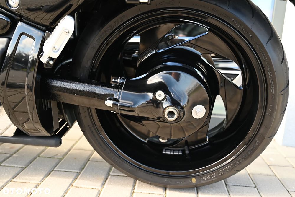 Suzuki Intruder - 34