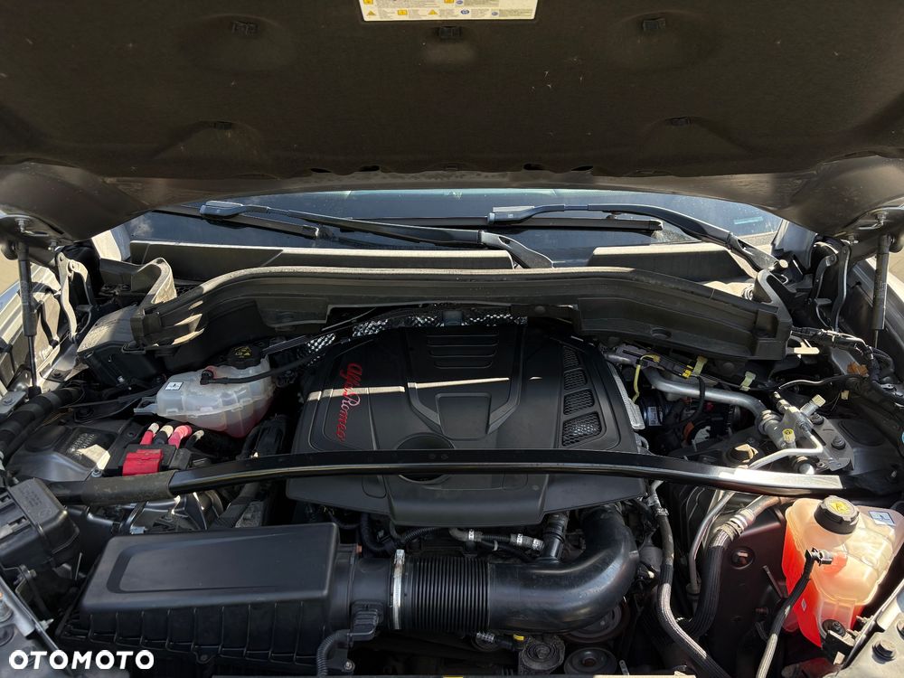 Alfa Romeo Stelvio 2.0 Turbo 16V AT8-Q4 Ti - 18