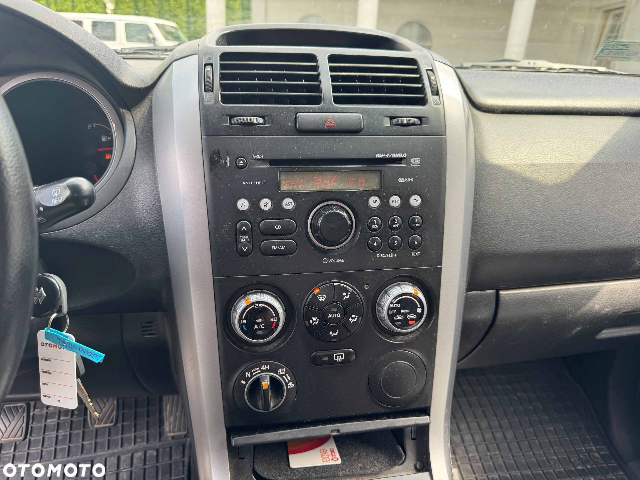 Suzuki Grand Vitara 1.9 DDiS Comfort - 14