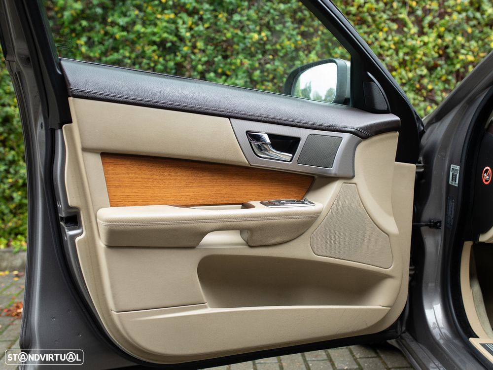 Jaguar XF 2.7 D V6 Luxury - 20