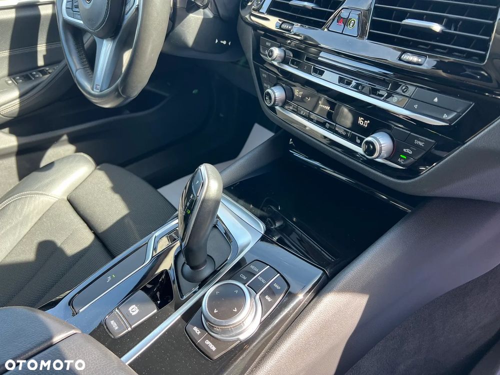 BMW Seria 5 520d Sport Line - 24