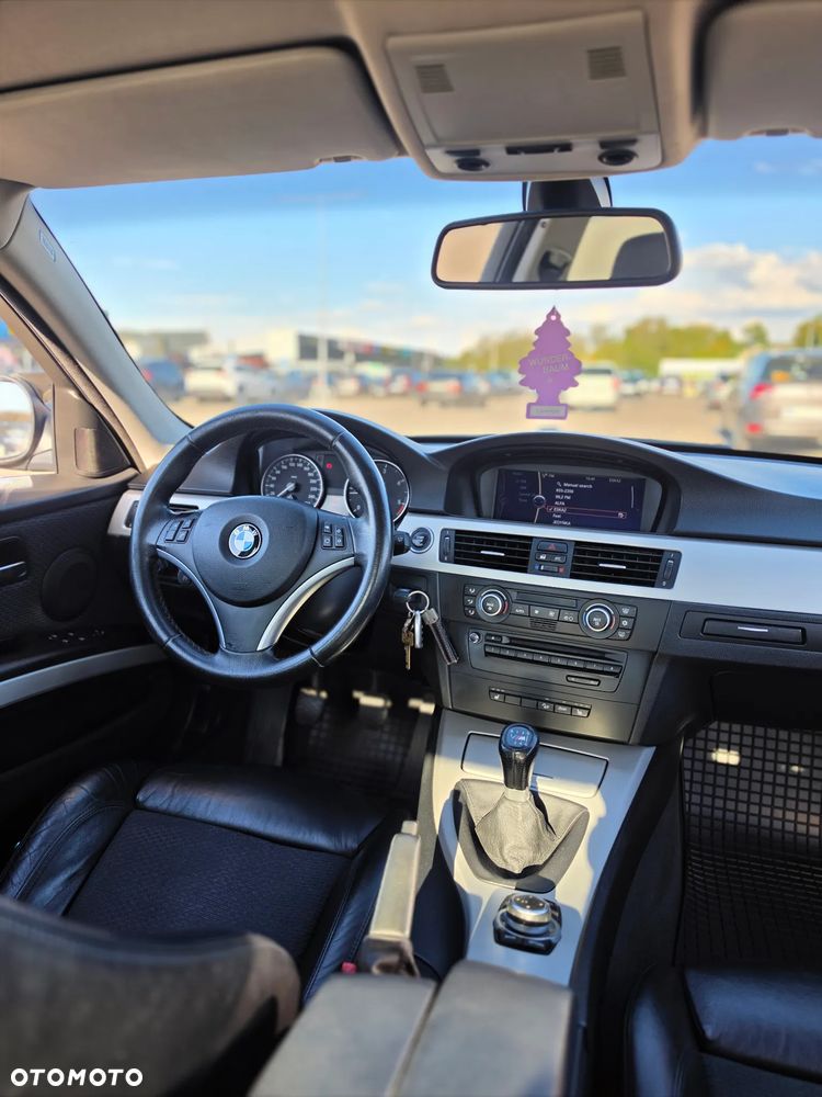 BMW Seria 3 320d xDrive DPF - 24
