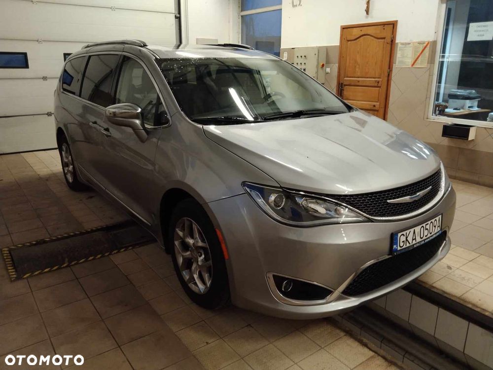 Chrysler Pacifica - 3