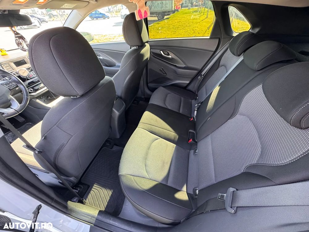 Hyundai i30 1.4 100CP 5DR M/T Classic+ - 9