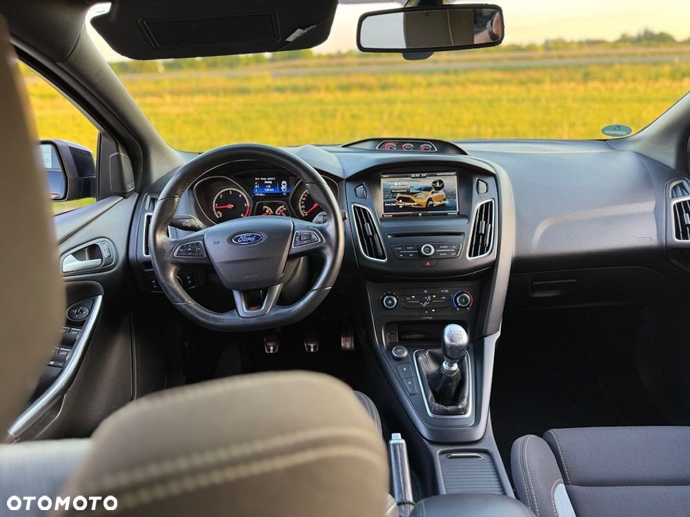 Ford Focus 2.0 TDCi ST - 9
