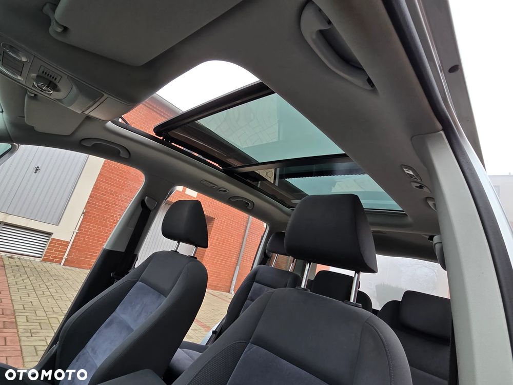 Volkswagen Touran 1.6 TDI DPF BlueMotion Technology DSG Highline - 33