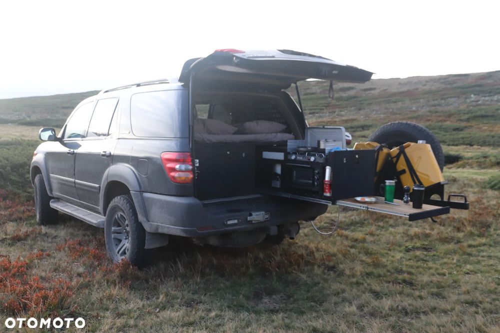 Toyota Sequoia - 16