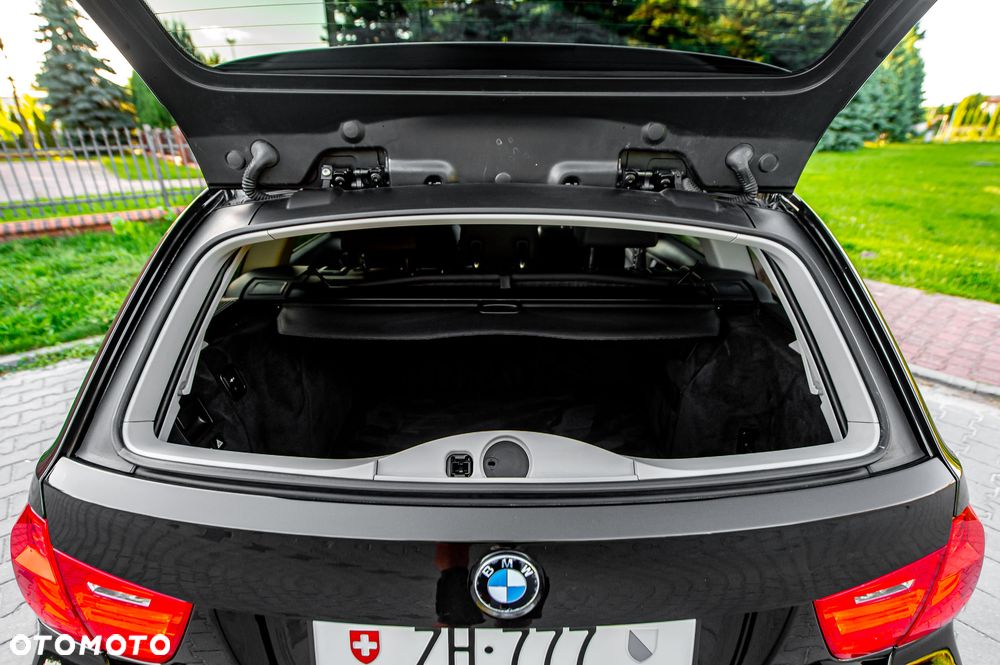 BMW Seria 3 325i xDrive - 36