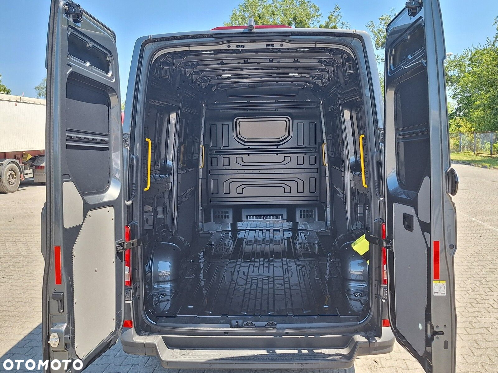 Volkswagen Crafter 35 furgon 177km Automat 3640 - 15