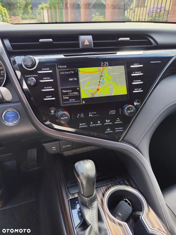Toyota Camry 2.5 Hybrid Executive CVT - 23