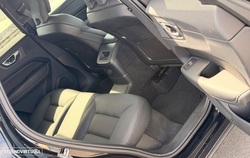 Volvo XC 60 2.0 T6 PHEV Black Edition AWD - 12