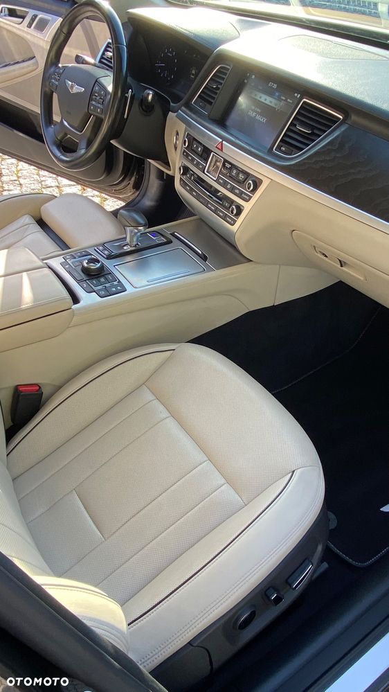 Hyundai Genesis - 20