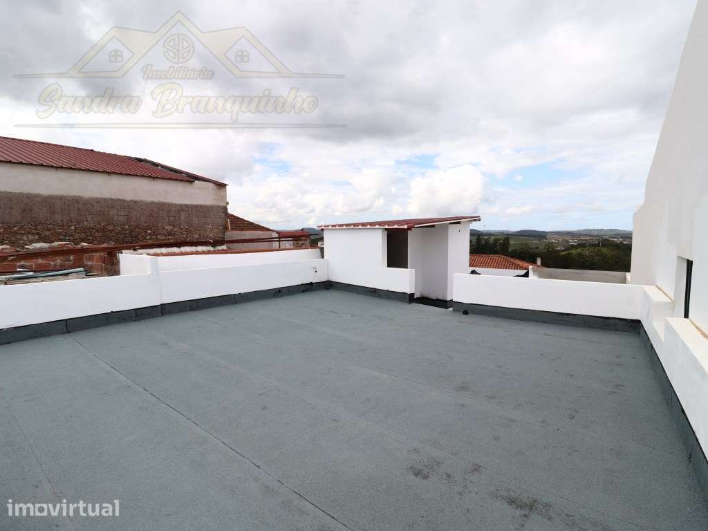 Moradia T2+1 NOVA com Garagem - Grande imagem: 3/37