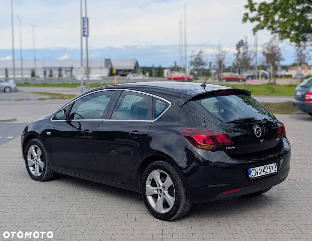 Opel Astra 1.7 CDTI DPF ecoFLEX Start/Stop Design Edition - 4