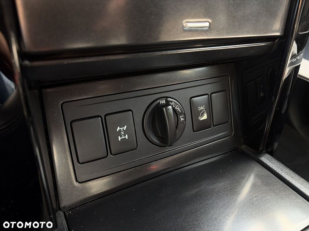 Toyota Land Cruiser - 22