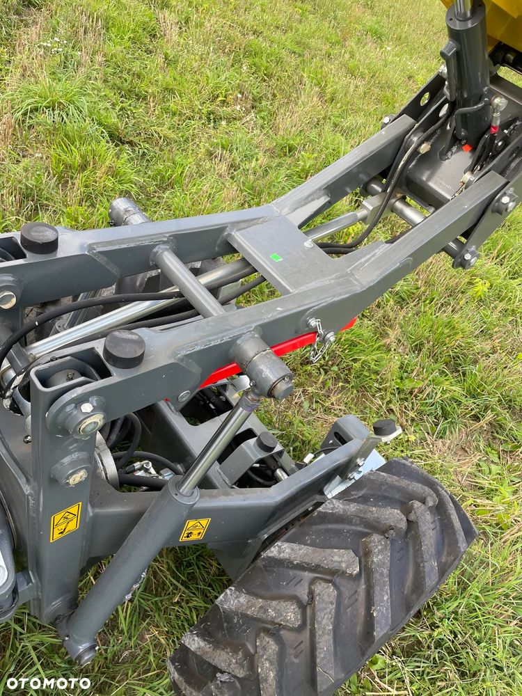 Wacker Neuson D01 1001 Nowe Wozidło Budowlane Rolnicze 4x4. Ładowność 1 tona. Wysokie podnoszenie+KIPER Wysoki! Maszyna sprowadzona z Norwegii. Jest to nowa maszyna przebieg 4.4 mtg.  Kupione w Norweskim salonie z Ekspozycji sklepowej! Stało tylko na pokaz! Silnik Yanmar 3cyl. Potężna moc a maszyna bardzo mała i zwinna. Szybka wolna jazda. Oświetlenie rozbudowane. Wielka Okazja! Jazda Rewers. Hydrostatic! Wielka Okazja - 19