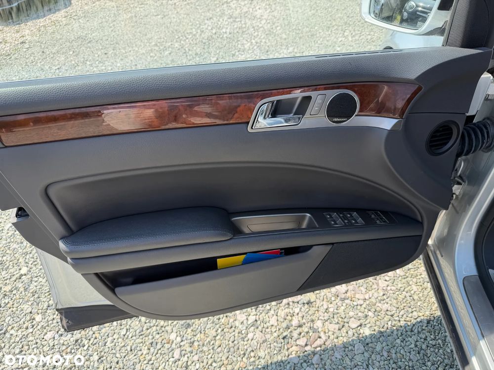 Volkswagen Phaeton 4.2 V8 4MOTION Automatik (5 Sitzer) - 29