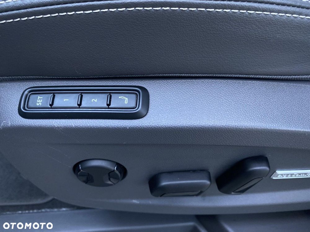 Volkswagen Multivan 2.0 TSI L2 Style DSG - 12