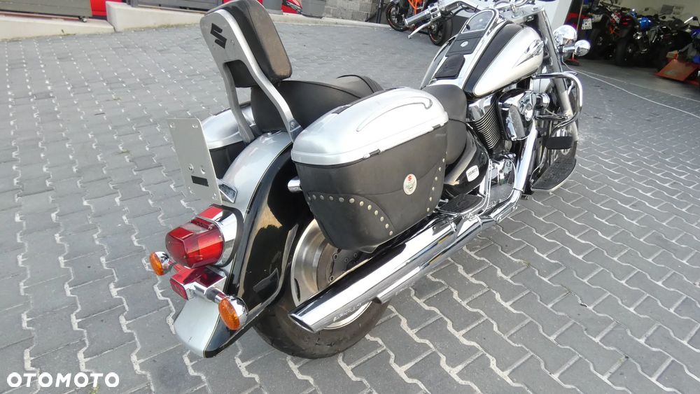 Suzuki Intruder - 10