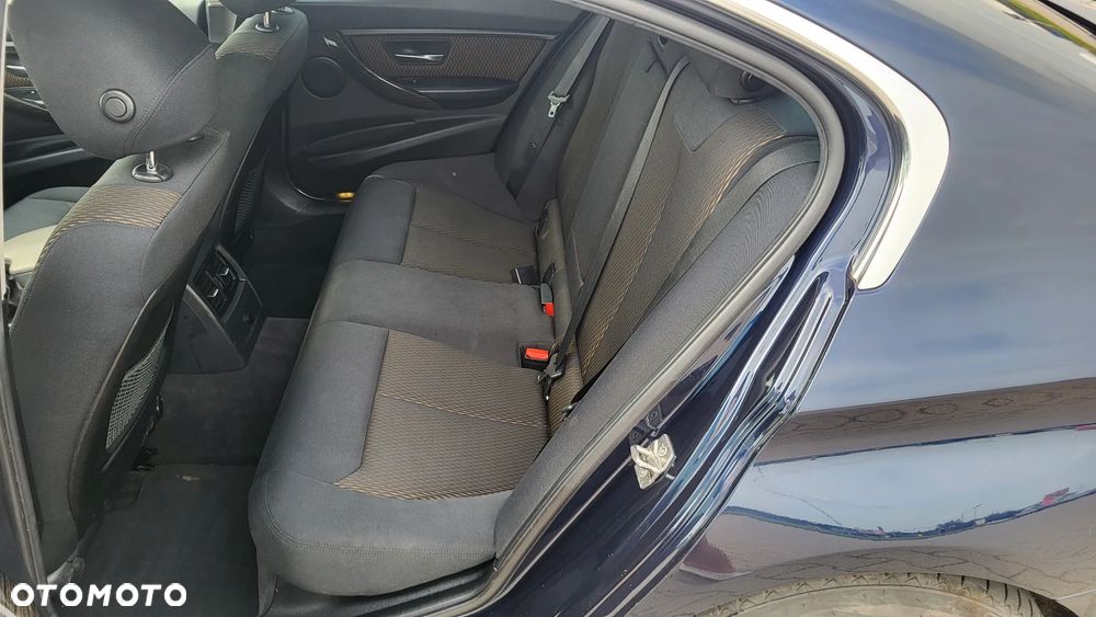BMW Seria 3 328i Luxury Line - 9