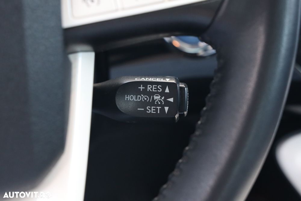 Toyota Prius 1.8 Dual VVT-i Sol - 26