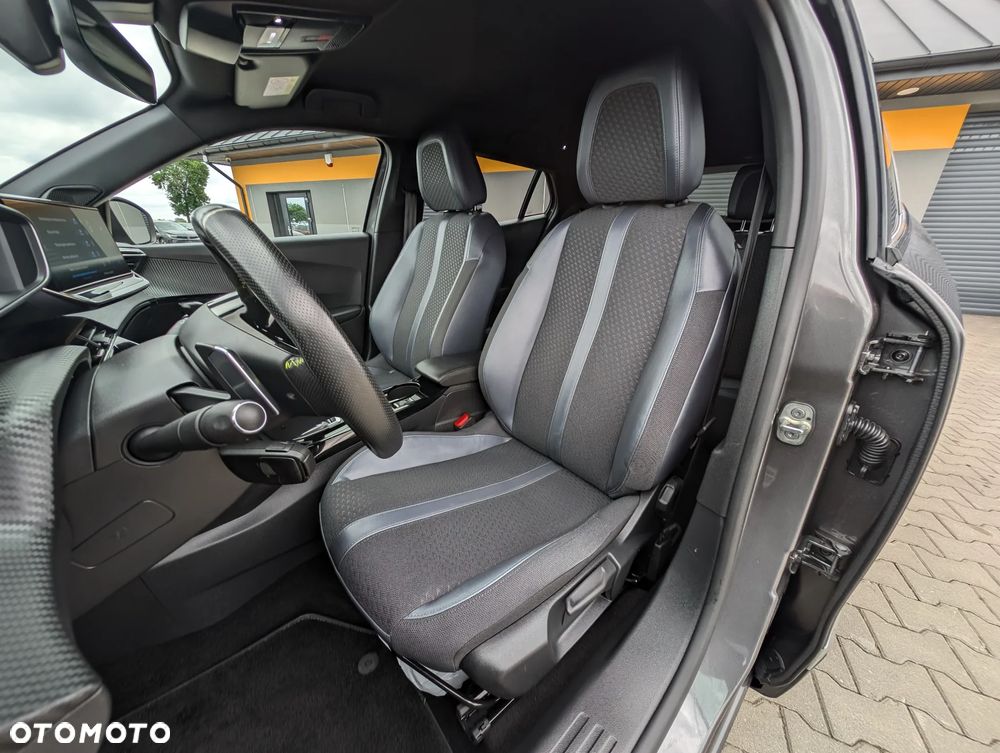 Peugeot 2008 PureTech 130 EAT8 GT - 36