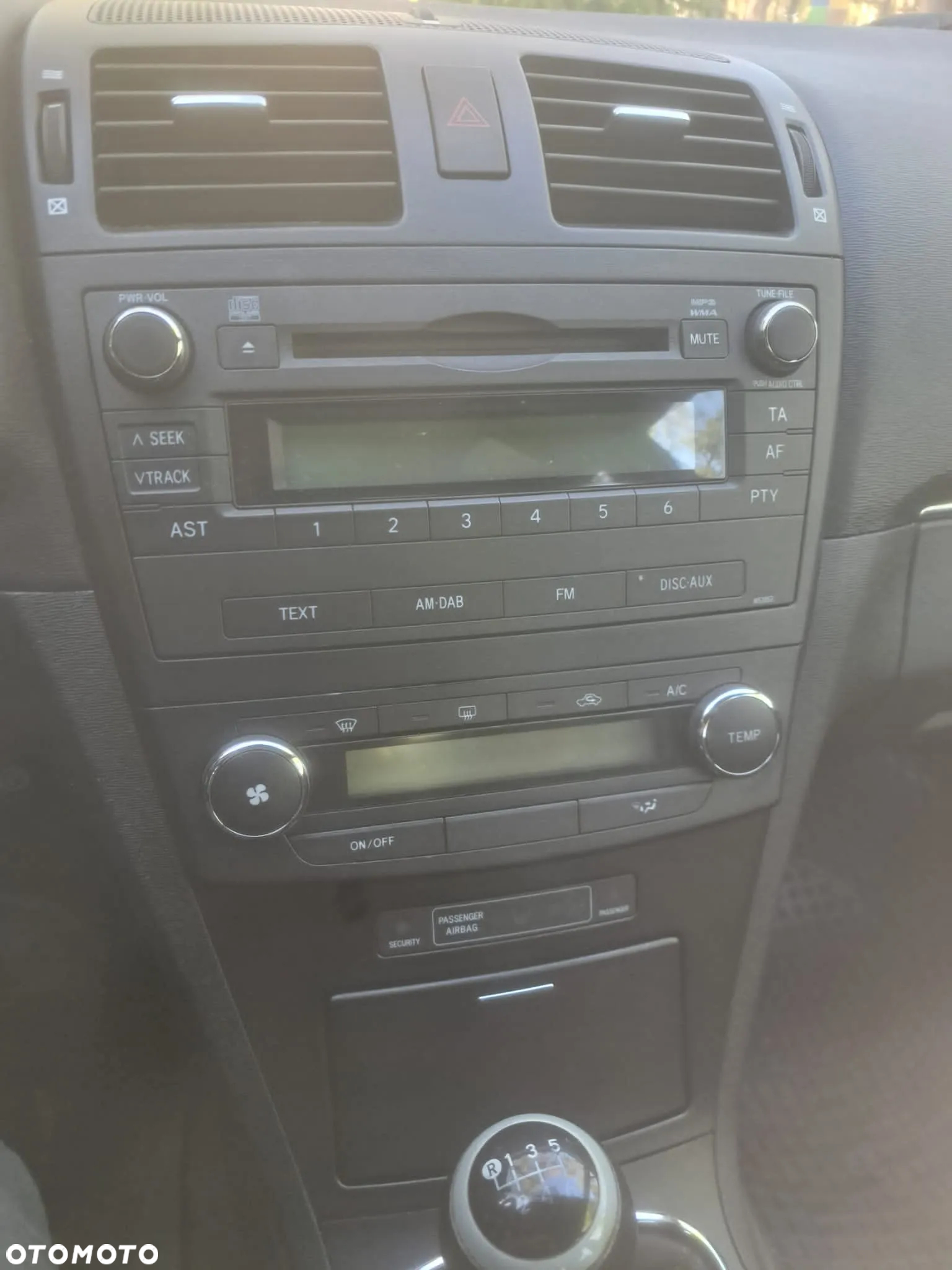 Toyota Avensis 1.8 Luna - 14