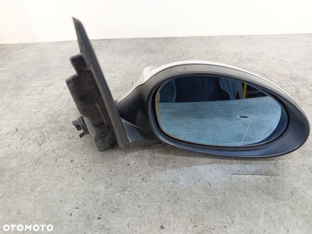 LUSTERKO PRAWE BMW 1 E87 354/7 - 4