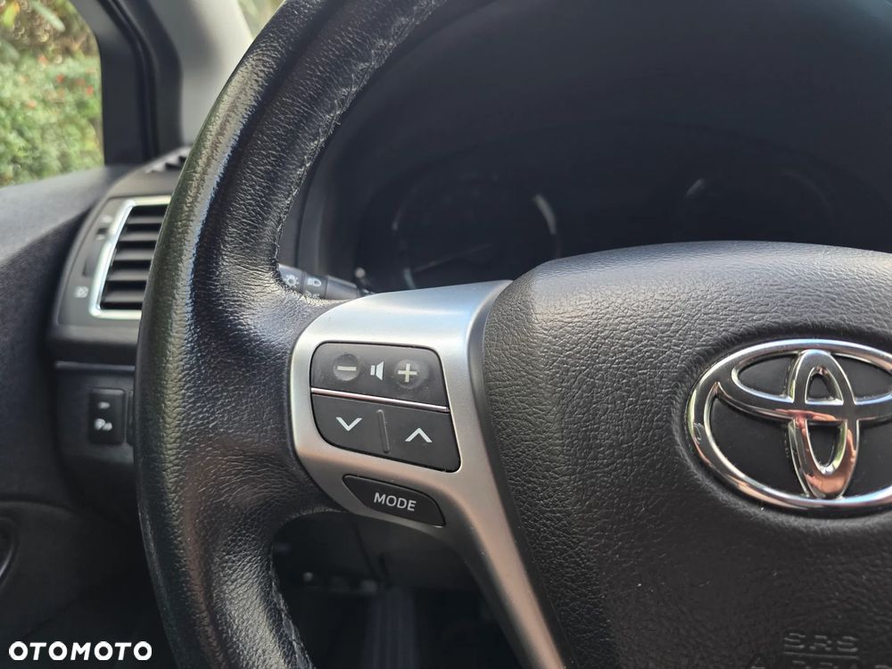 Toyota Avensis Combi 1.8 Executive - 31