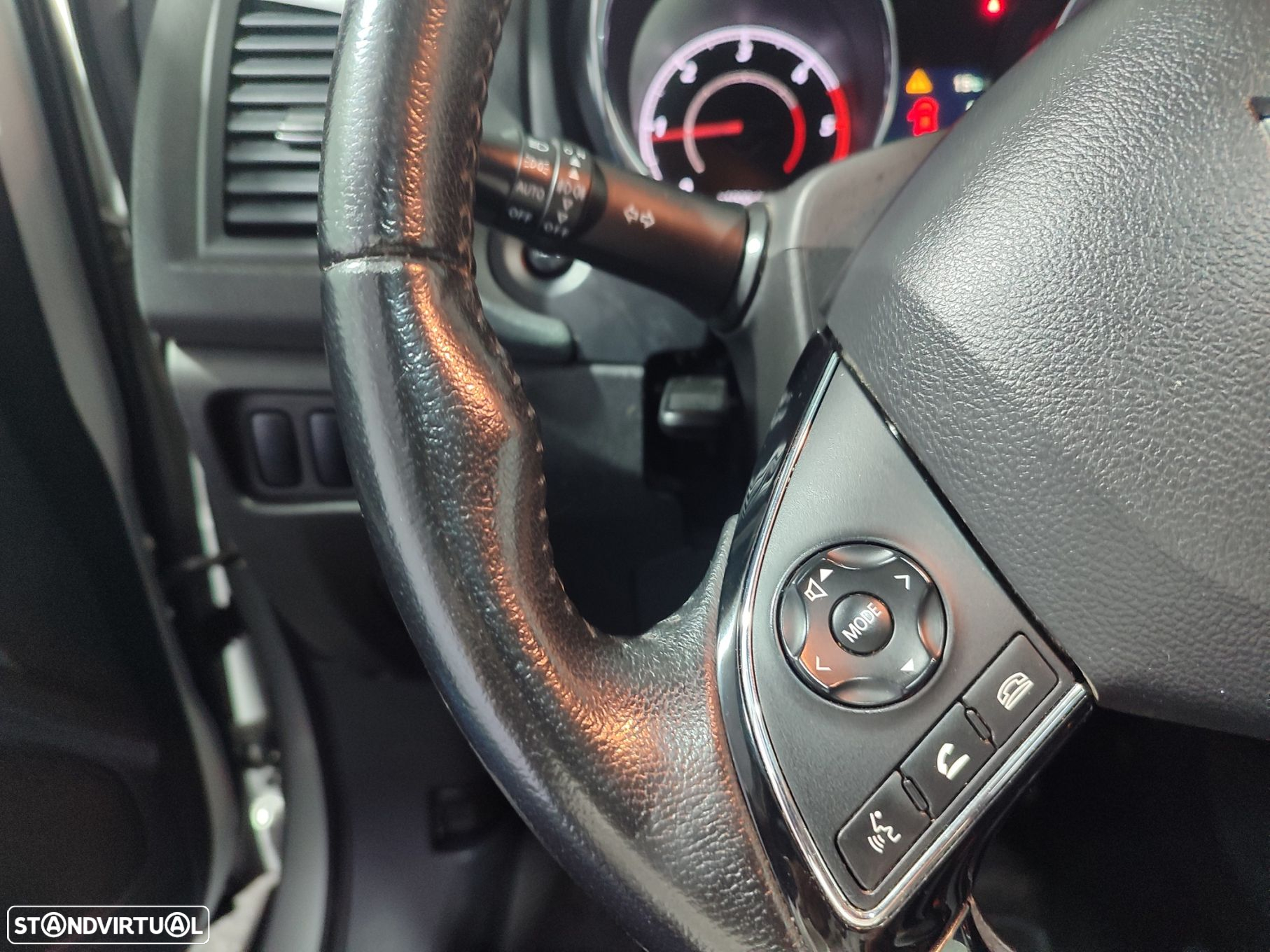 Mitsubishi ASX 1.6 DI-D Instyle Connect Edition - 32