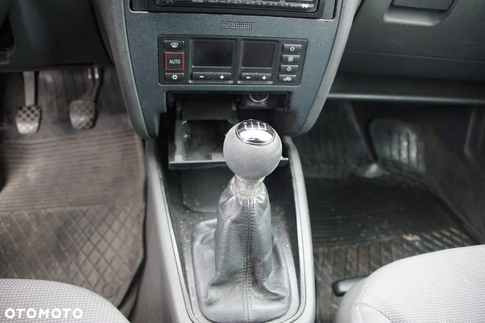 Auto na części - Audi A3 8L 1.6 8V 101 KM APF DUU LY3F 2000R Silnik Skrzynia Drzwi Maska Błotnik Klapa Lampa Lusterko Klamka Szyba Deska Kokpit Sterownik Moduł Czujnik Licznik Panel Kierownica - 13