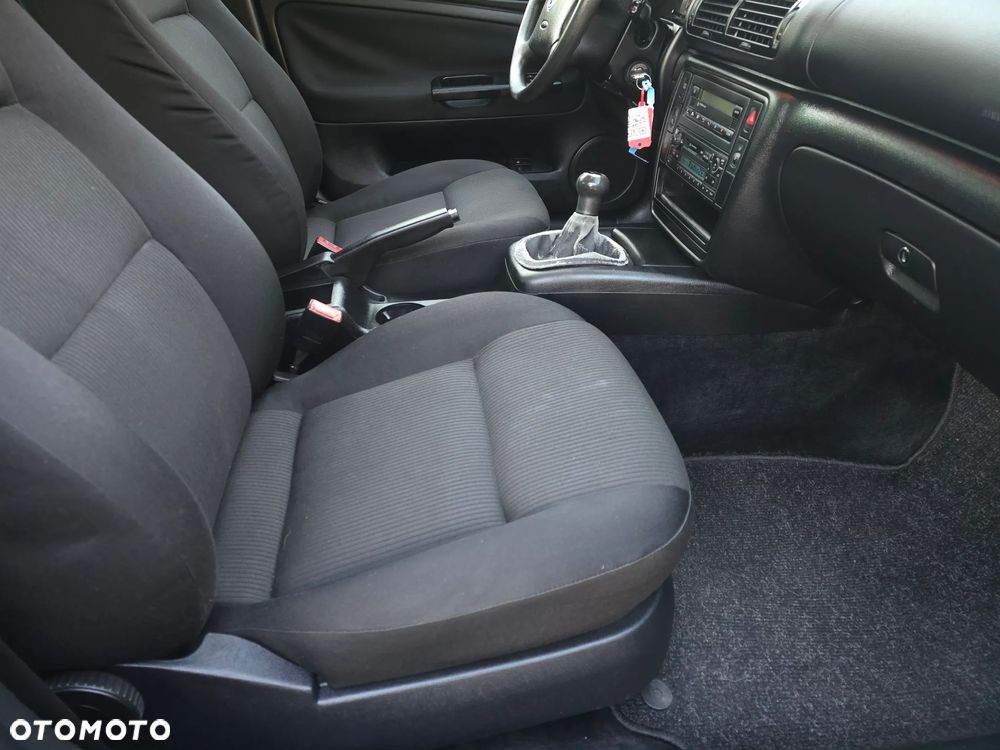 Volkswagen Passat 1.6 Exclusive - 28