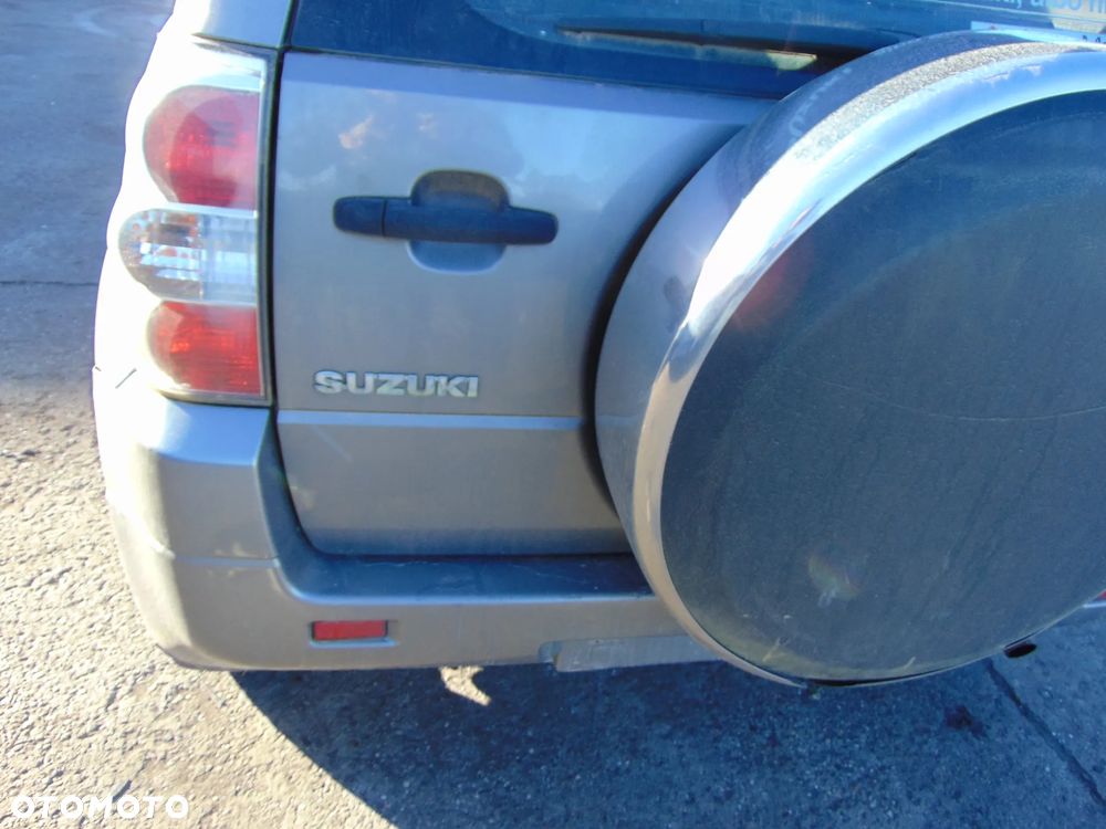 klapa tył tylnia bagażnika osłona na koło Suzuki Grand Vitara II 3D zdl - 2