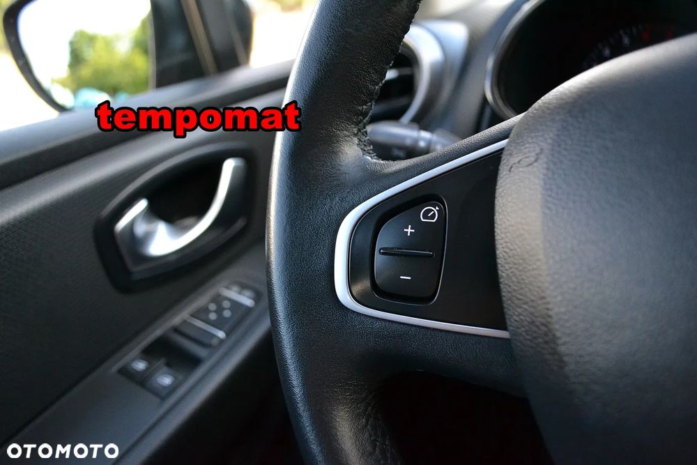 Renault Clio 1.2 16V 75 LIMITED - 19