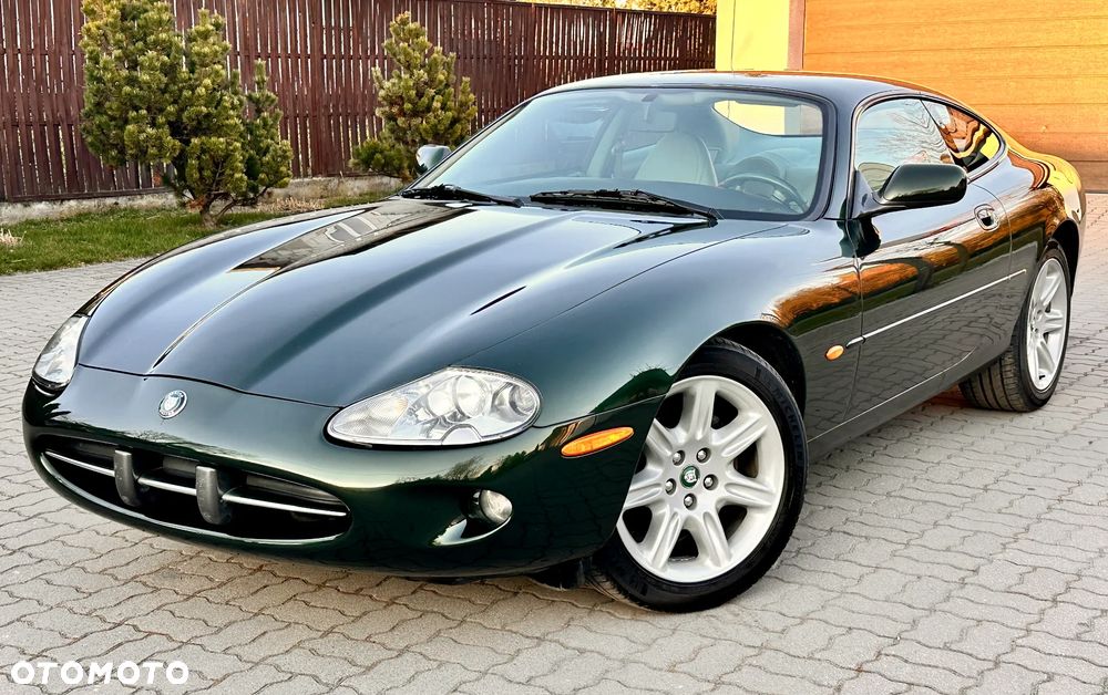 Jaguar XK8 Coupe - 7