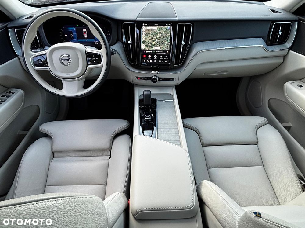 Volvo XC 60 T6 Plug-In Hybrid AWD Plus Dark - 3
