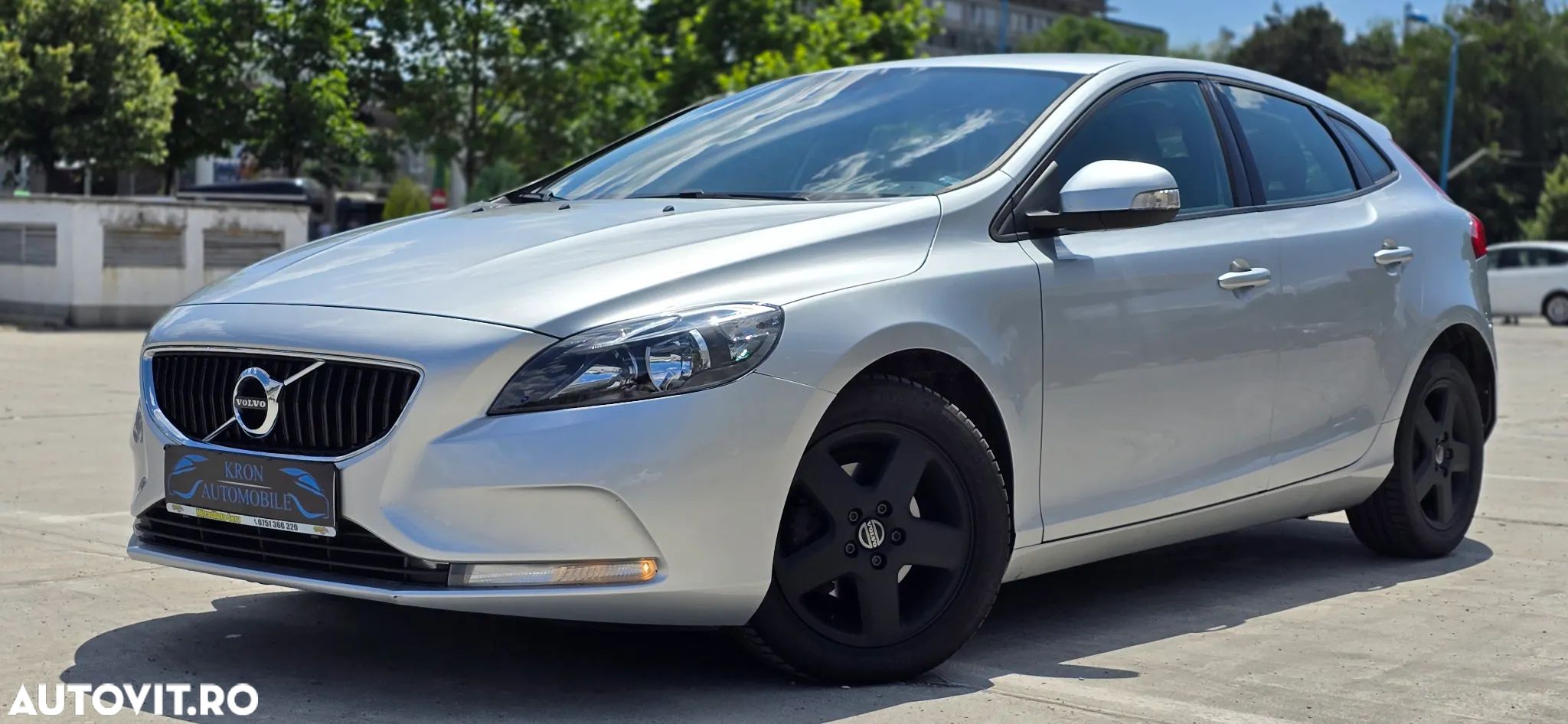 Volvo V40 D2 DRIVe Momentum - 1