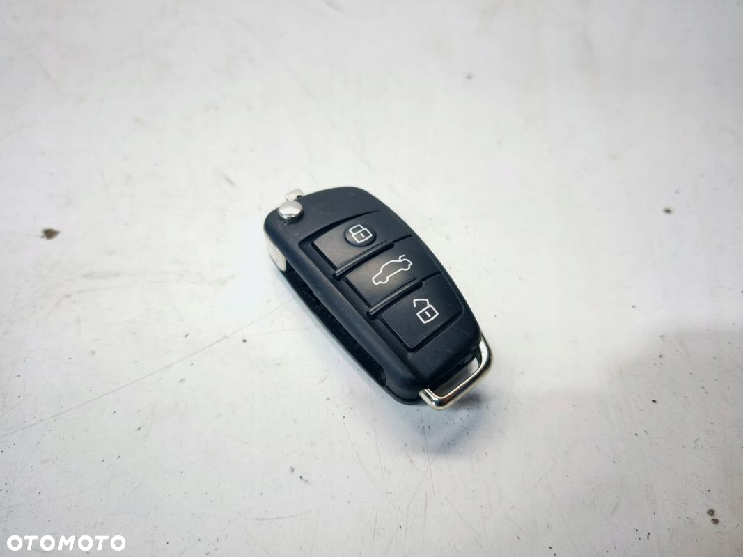 KLUCZYK PILOT SCYZORYK AUDI A3 8P 8P0837220D 3/25 JAK NOWY ! - 2