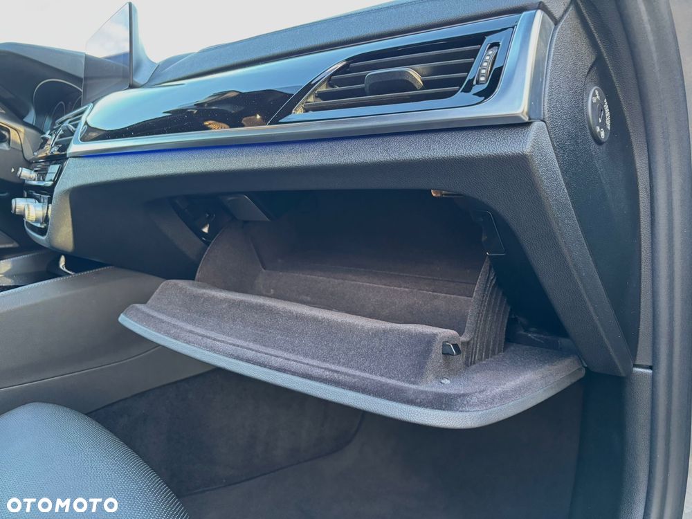 BMW Seria 5 530e iPerformance M Sport sport - 19