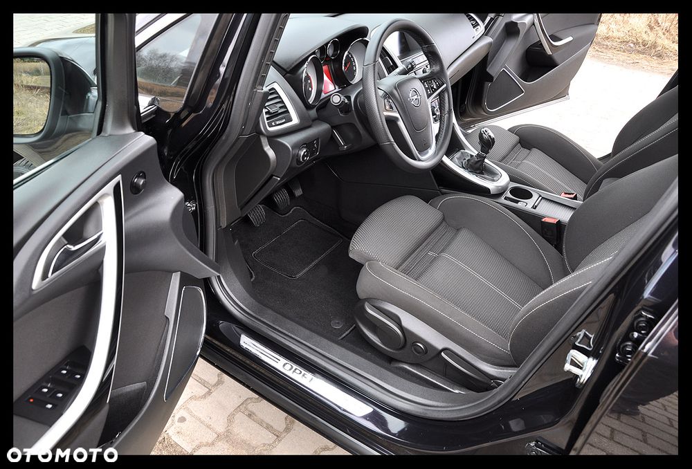 Opel Astra 1.6 Turbo Innovation - 24