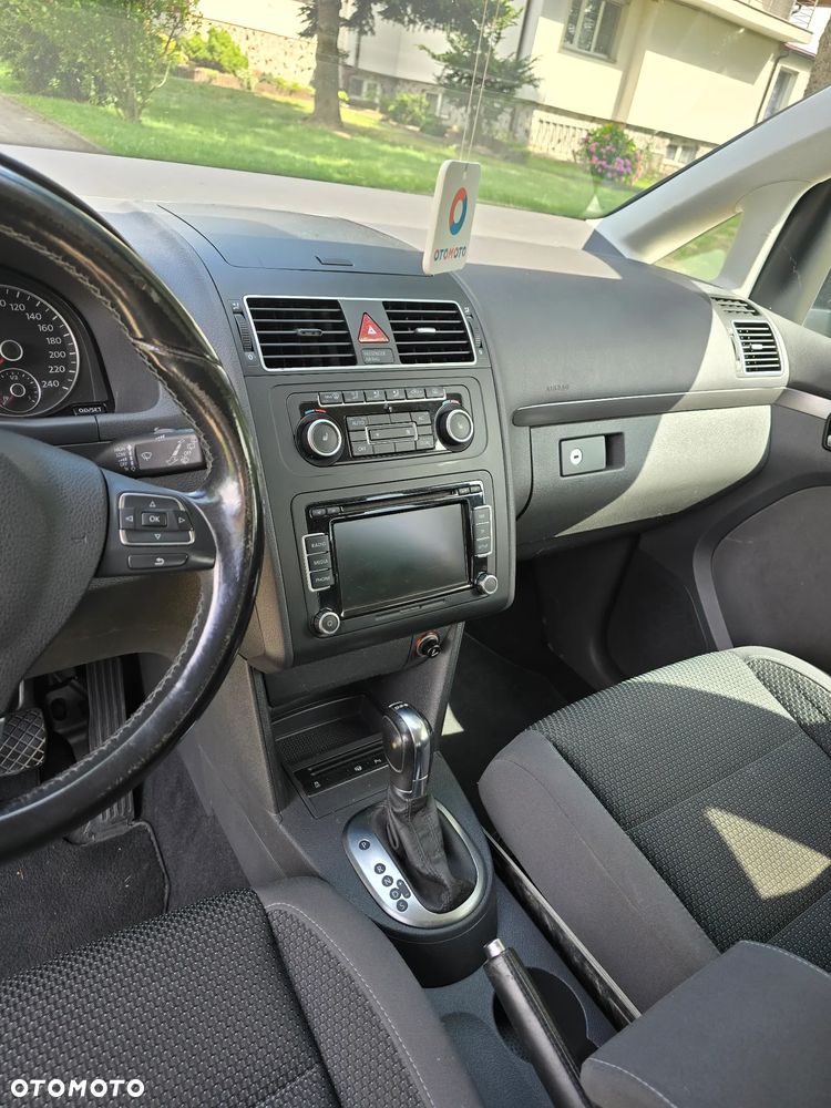 Volkswagen Touran - 11