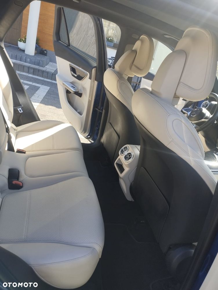 Mercedes-Benz GLC 300 4Matic 9G-TRONIC Avantgarde Advanced - 16