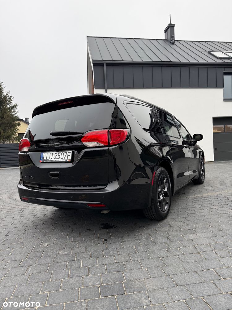 Chrysler Pacifica - 8