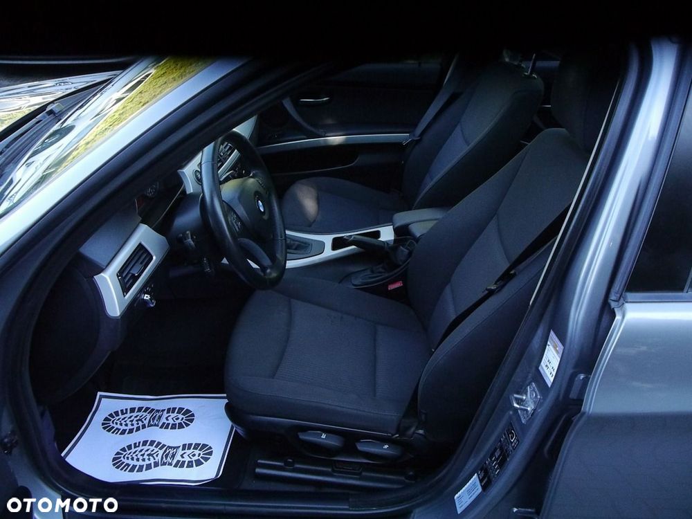 BMW Seria 3 318i Edition Sport - 27