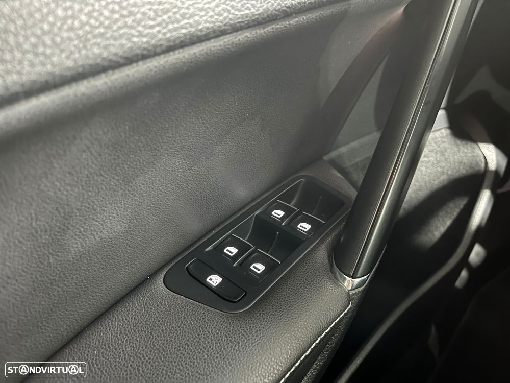 VW Golf 2.0 TDi DPF DSG GTD - 31